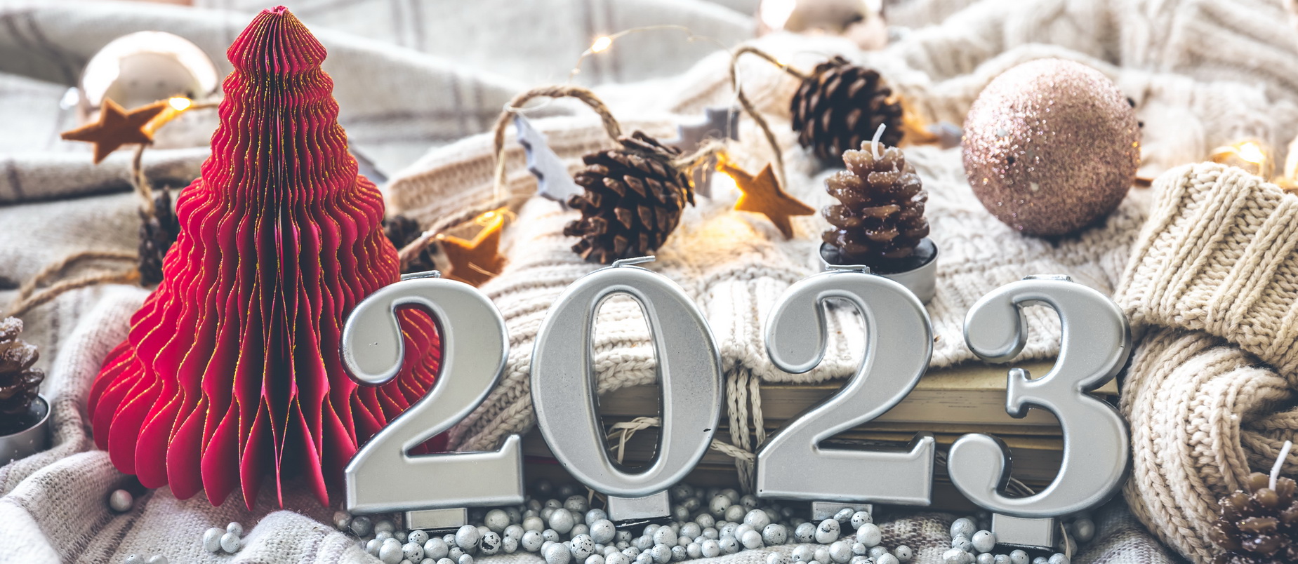 christmas-cozy-background-with-numbers-2023-and-decor-details
